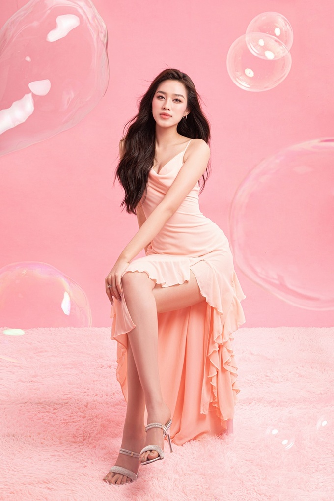 Hoa hậu Đỗ Thị Hà rạng rỡ, ngọt ngào trong bộ ảnh sinh nhật tuổi 22 - Ảnh 2